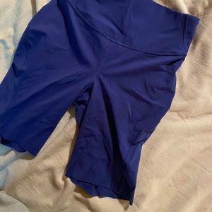 EUC Lululemon 8" bike shorts. Psychic.